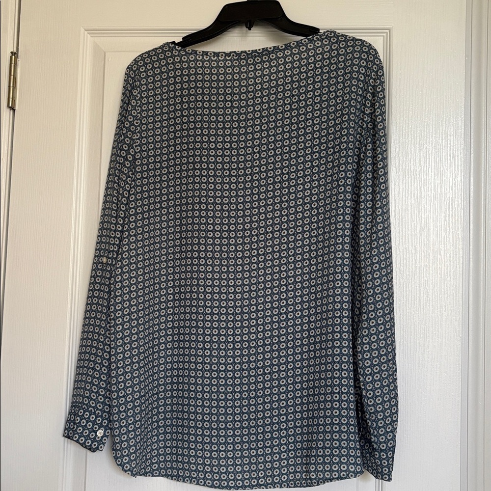 LOFT Floral Blue and White Top M tabs to roll up sleeves‎ - Picture 2 of 3